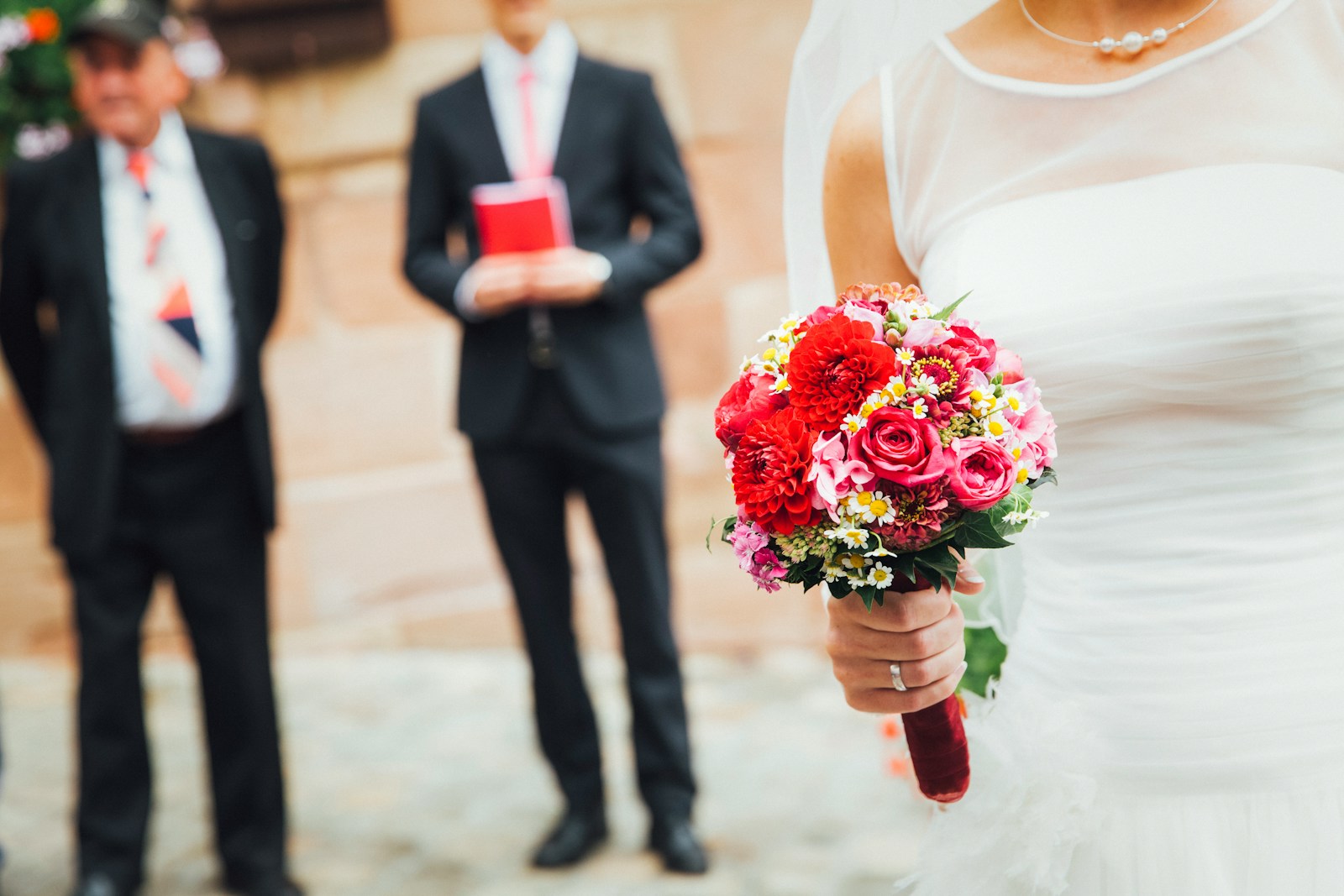 How to Ask Someone to Officiate Your Wedding: A Heartfelt Guide